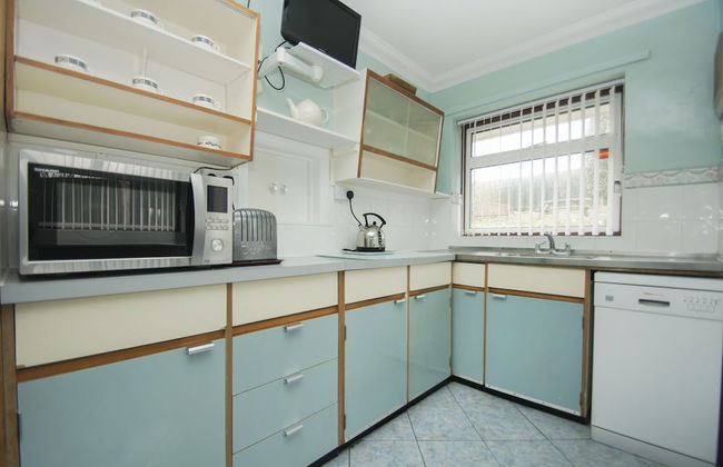 Dean Court Bungalow Parking by Brighton Holiday Lets - Foto 17