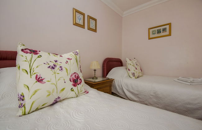 Dean Court Bungalow Parking by Brighton Holiday Lets - Foto 16