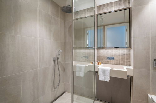 Photo 38 - Fabulous One Bedroom Apartment in Exclusive Canary Wharf