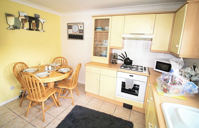 2 Bed House - Sleeps 4 - Parking - Pets - Garden - Foto 5