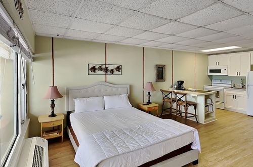 Photo 10 - Continental Condominiums by Southern Vacation Rentals