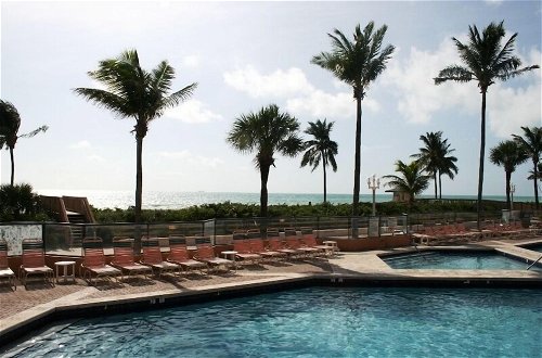 Photo 13 - Hollywood Beach Resort- Beautiful Large Studio , Simply the Best Value