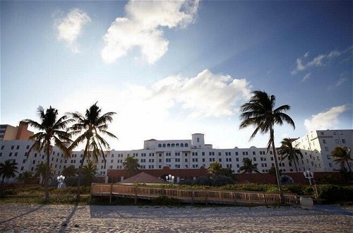 Foto 14 - Hollywood Beach Resort- Beautiful Large Studio , Simply the Best Value