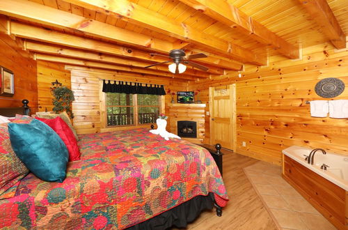 Foto 4 - Around the Mountain - One Bedroom Cabin