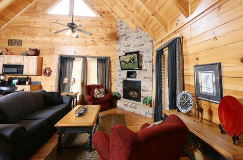 Photo 9 - Wild Adventures - One Bedroom Cabin