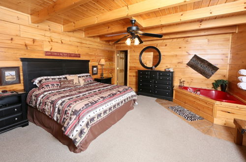 Photo 4 - Wild Adventures - One Bedroom Cabin