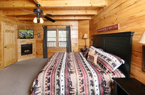 Photo 3 - Wild Adventures - One Bedroom Cabin