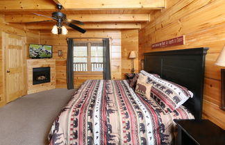 Photo 3 - Wild Adventures - One Bedroom Cabin