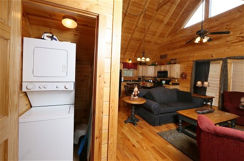 Foto 11 - Wild Adventures - One Bedroom Cabin