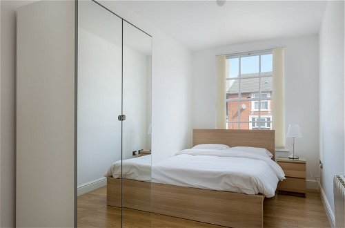 Photo 4 - Luxurious 2 Bed Apartment in Central Bedford