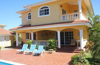 Foto 1 - Great Privacy 3 Bedroom Villa Near the Beach