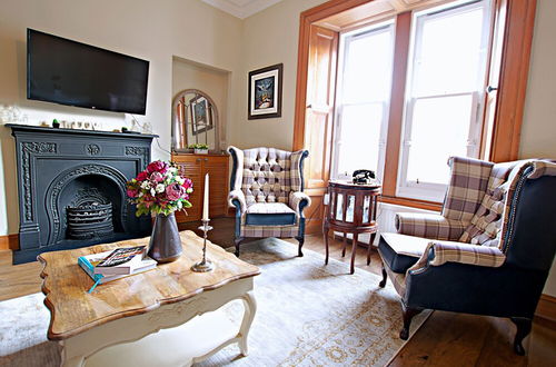 Photo 11 - Gorgeous Two Bedroom Apartment With Castle Views