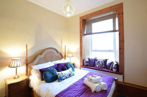 Photo 2 - Gorgeous Two Bedroom Apartment With Castle Views