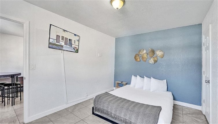 Photo 1 - Cozy Apartment in West Palm Beach, Minutes Away From Downtown! N°4
