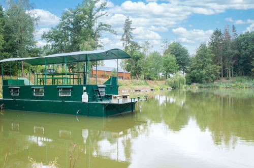 Foto 15 - Comfy Houseboat in Florennes Next to the Forest