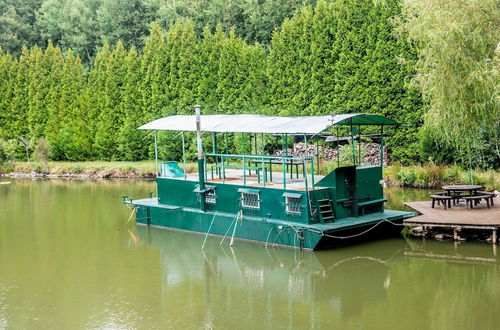 Foto 17 - Comfy Houseboat in Florennes Next to the Forest