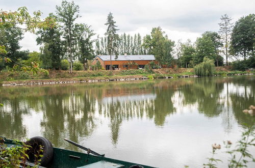 Foto 19 - Comfy Houseboat in Florennes Next to the Forest