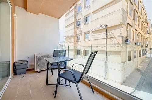 Foto 15 - Chic 2BR Apartment, Ideal Location