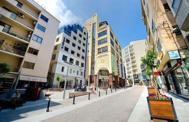 Elegant Sliema Penthouse, Panoramic Terrace - Foto 26