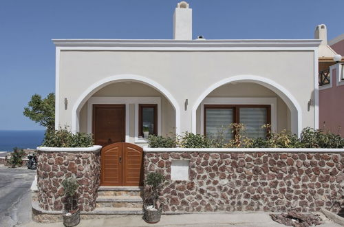 Photo 16 - Modern 2-bed House in the City Centre Fira