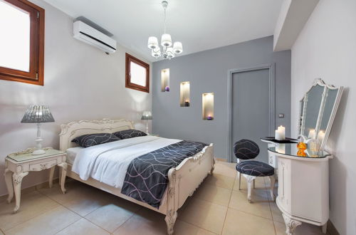 Photo 3 - Modern 2-bed House in the City Centre Fira
