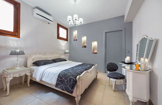 Photo 3 - Modern 2-bed House in the City Centre Fira