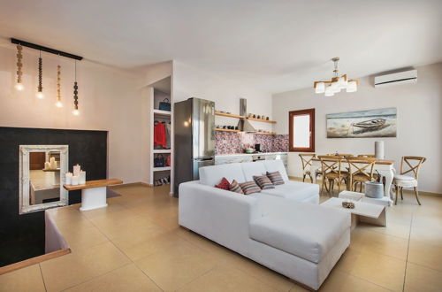 Photo 9 - Modern 2-bed House in the City Centre Fira