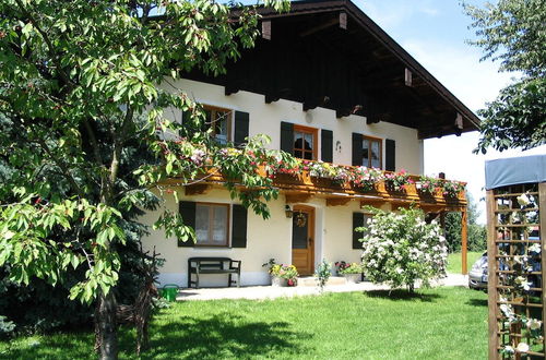 Foto 1 - Spacious 4 Person Holiday Home near Chiemsee