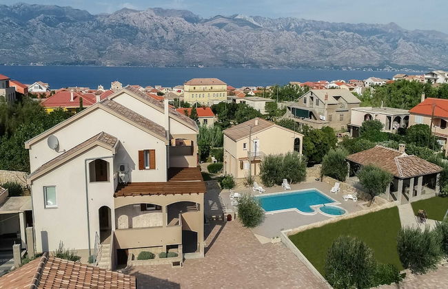 Spacious Holiday Home With Swimming Pool - Foto 37