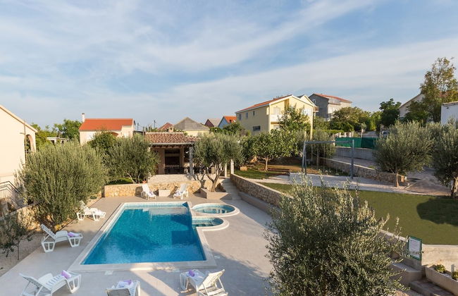 Spacious Holiday Home With Swimming Pool - Foto 27