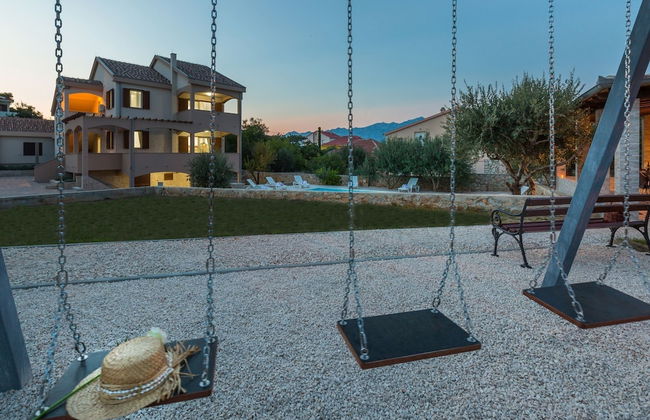 Spacious Holiday Home With Swimming Pool - Foto 35