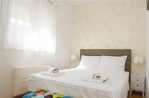 Foto 4 - Lovely 4 Star 3-bed Apartment in Podstrana