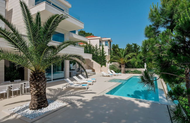 Beachfront Villa Seven Sins with Pool - Foto 28