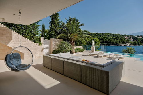 Foto 49 - Beachfront Villa Seven Sins with Pool