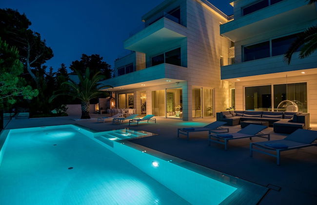 Beachfront Villa Seven Sins with Pool - Foto 26