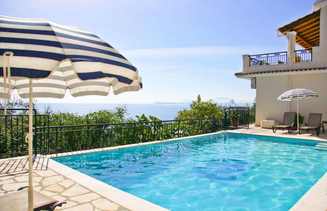 Villa Kerkyroula Large Private Pool Walk to Beach Sea Views A C Wifi Car Not Required - 1972 - Foto 2