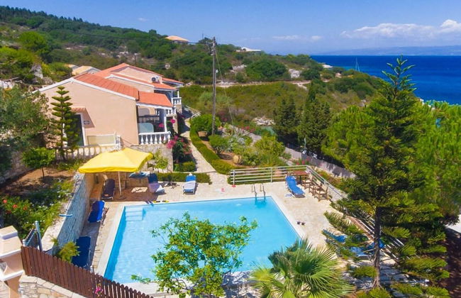 Dolphin Studio Swimming Pool Walk to Beach Sea Views A C Wifi Car Not Required - 559 - Foto 25