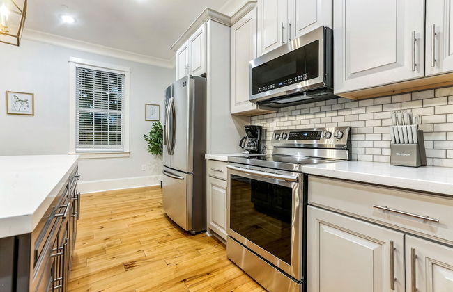 5BR with Pool - Great for Families - Near Everything - Foto 15