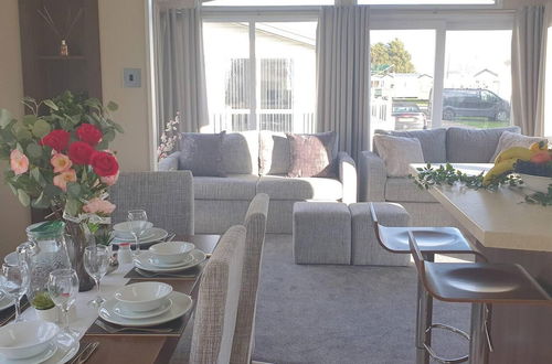 Photo 8 - 3bed Holiday Home in Clacton-on-sea, Sleeps 8