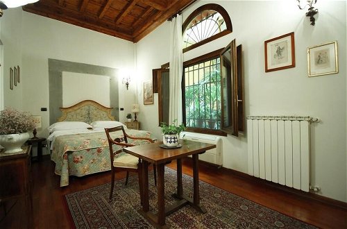 Foto 4 - Casa del Vescovo Authentic 1600's apt with Stunning Garden and Rooftop