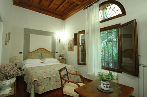 Foto 5 - Casa del Vescovo Authentic 1600's apt with Stunning Garden and Rooftop