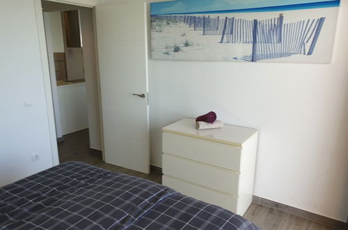 Photo 5 - Apartamento El Yate In Front Of The Sea