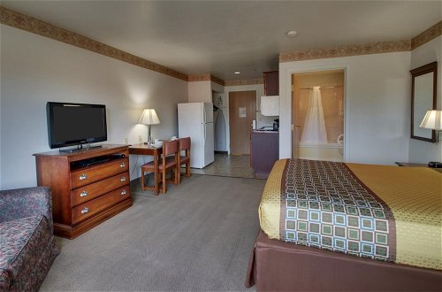Photo 11 - All Towne Suites