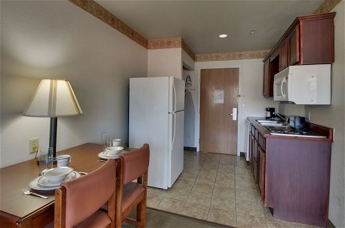 Photo 8 - All Towne Suites