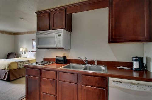 Photo 13 - All Towne Suites