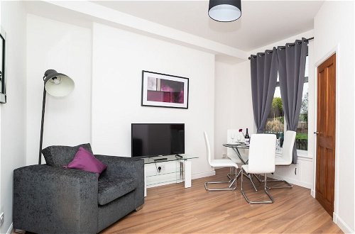 Photo 13 - One Bedroom Apartment by Klass Living Serviced Accommodation Bellshill - Cosy Apartment with WIFI and Parking