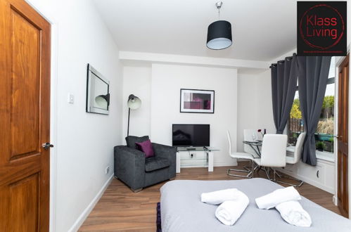 Photo 2 - One Bedroom Apartment by Klass Living Serviced Accommodation Bellshill - Cosy Apartment with WIFI and Parking