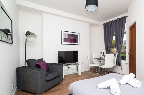 Photo 11 - One Bedroom Apartment by Klass Living Serviced Accommodation Bellshill - Cosy Apartment with WIFI and Parking