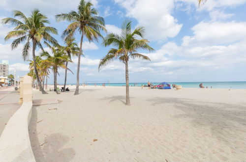 Photo 17 - 465 City View Hollywood Beach