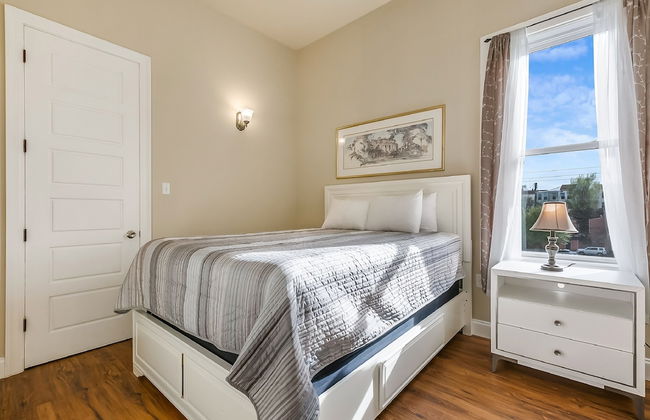 Spacious 5BD Penthouse in NOLA - Photo 3